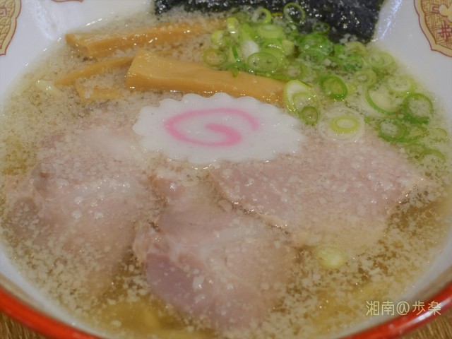 スープは、淡泊さと円やかさを漂わせた関西風