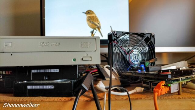 Raspi5+X1016 hat+SATAアダプター+DVD-RW DVR-217